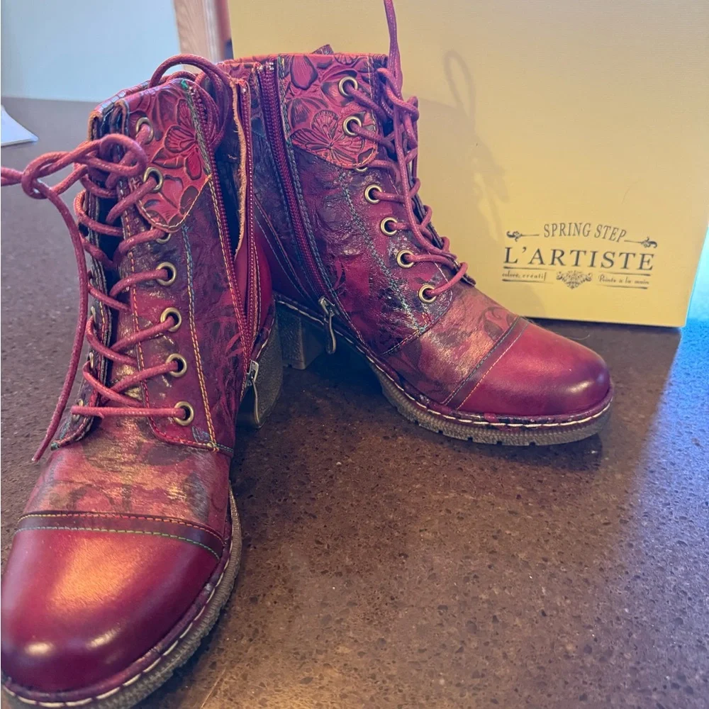 L'Artiste by Spring Step Women's Red Lace Up Boots New In Box extra laces - Picture 2 of 6